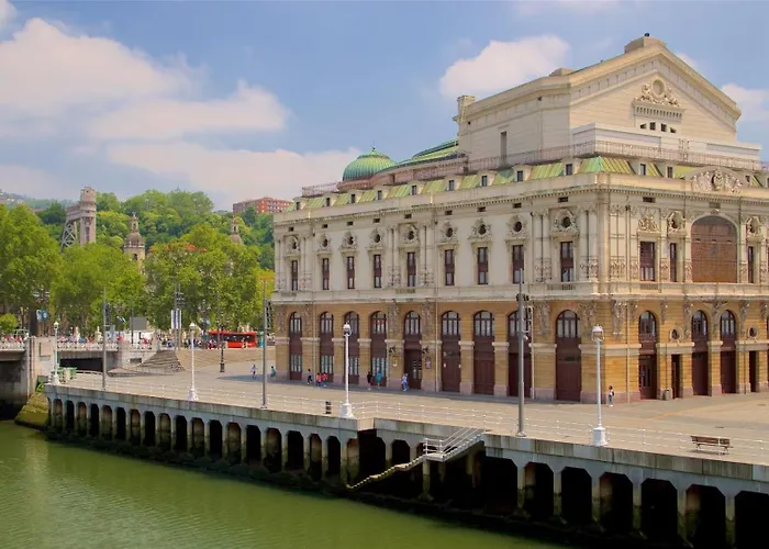 Espacioso 3 Hab Dobles, 2 Banos Centro Ciudad Apartment *