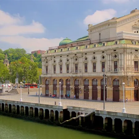 Espacioso 3 Hab Dobles, 2 Banos Centro Ciudad Apartment *